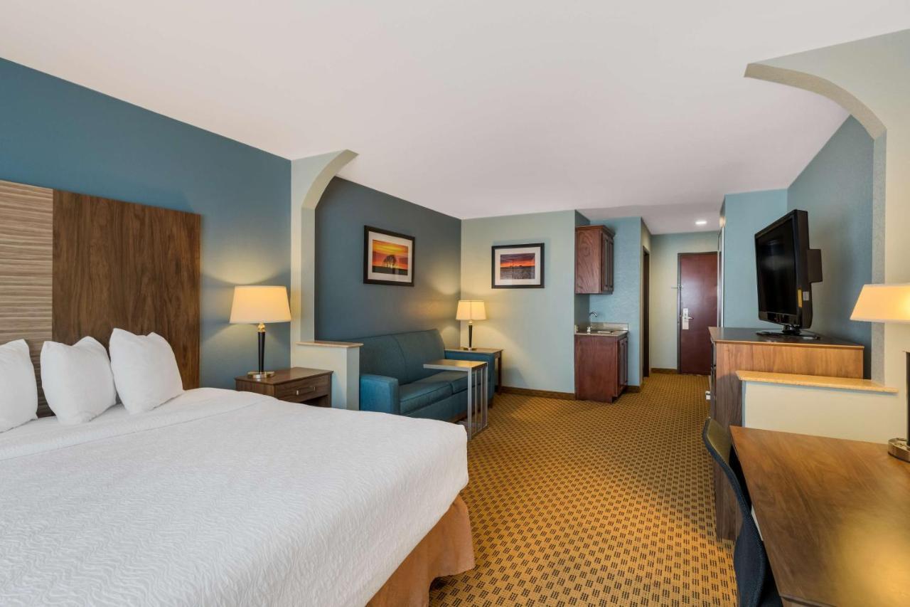 Western South Plains & Hotel